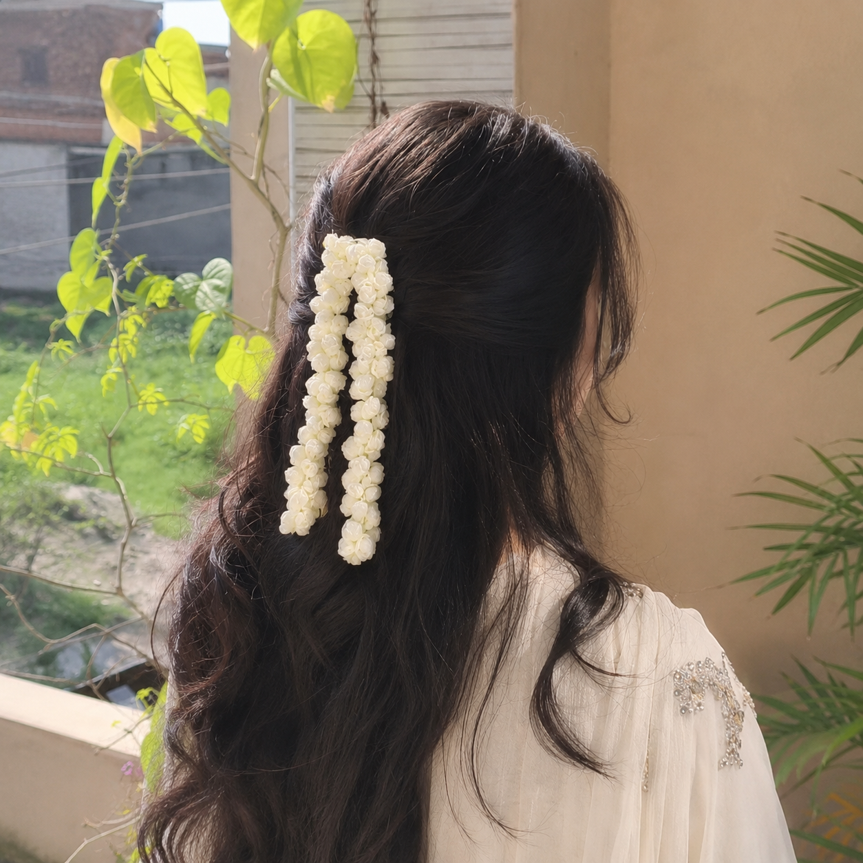 Elegant White Floral Hair Crochet Gajra for Women